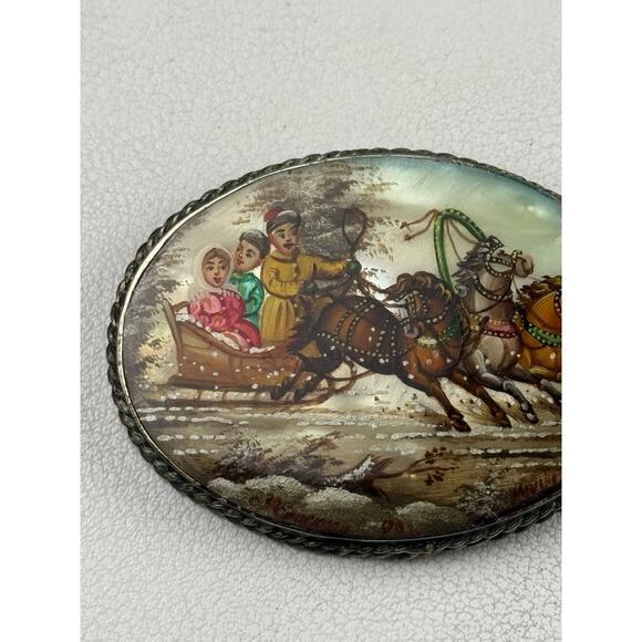Vintage Russian Hand Painted Lacquer Oval Brooch Winter Scene Sleigh Ride - Picture 6 of 6